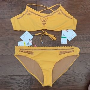 Adorable yellow bikini